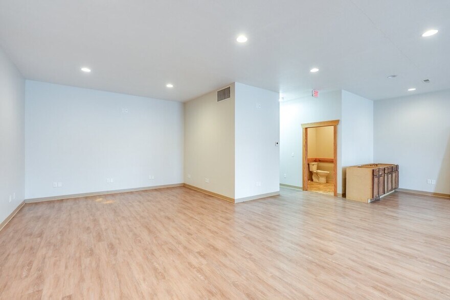 More Photos Of 2149 Wadsworth Rd, Norton Office For Sale