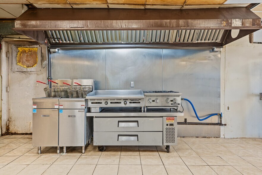 More Photos Of 1690 W Shore Rd, Warwick Storefront Retail Residential For Lease