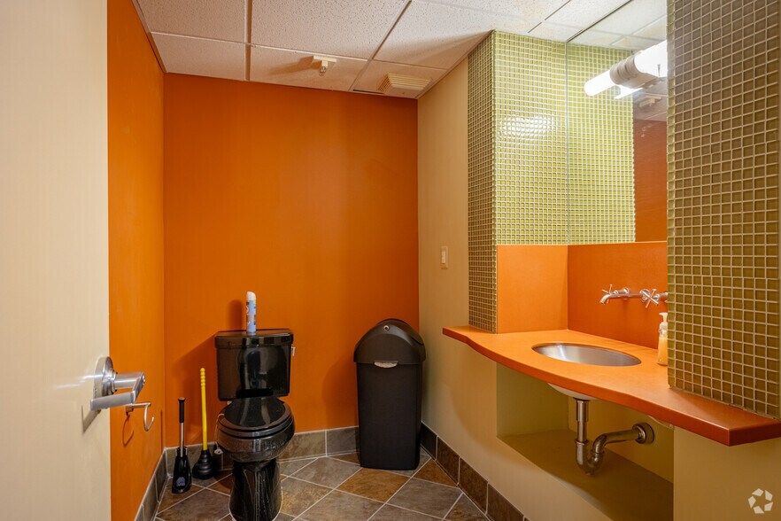 More Photos Of 419 N Charles St, Baltimore Office For Lease