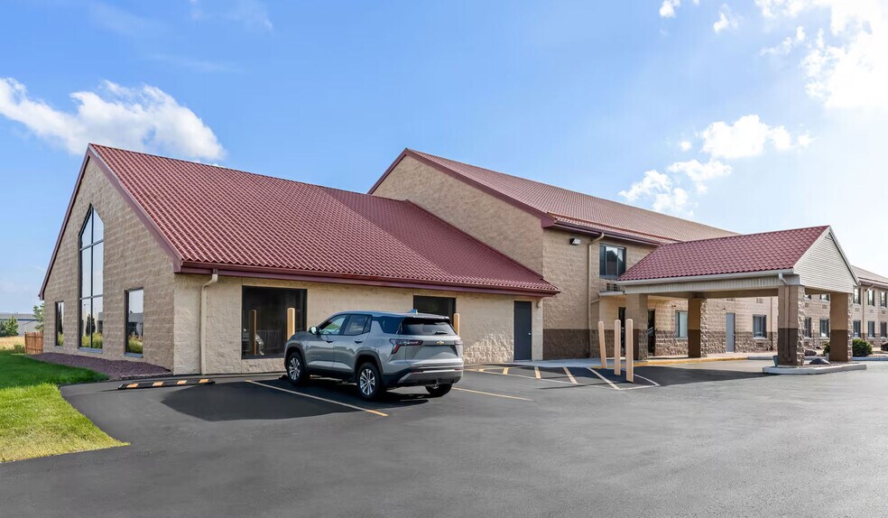 More Photos Of 910 S Sylvania Ave, Sturtevant Hotel For Sale