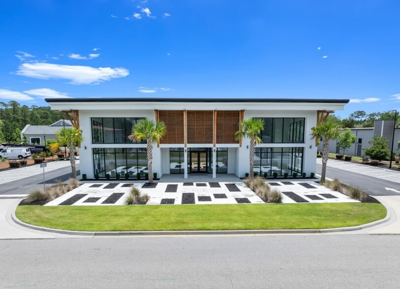 More Photos Of 119 Persimmon St, Bluffton Freestanding For Lease