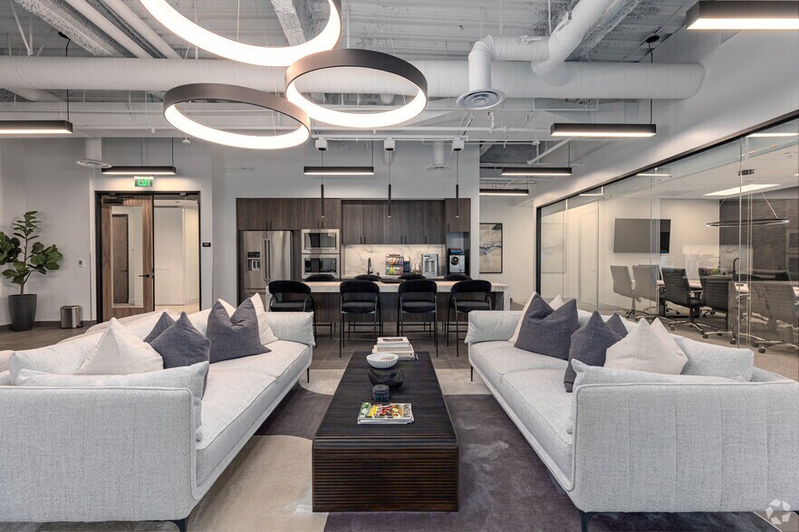 More Photos Of 12544 High Bluff Dr, San Diego Coworking Space