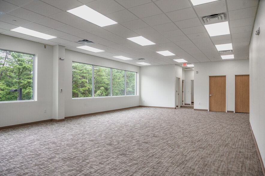 More Photos Of 2013 Cedarbridge Ave, Lakewood Office For Lease