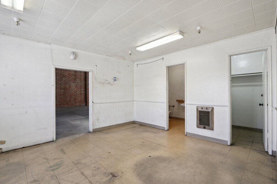 More Photos Of 6505 McKinley Ave, Los Angeles Manufacturing For Lease