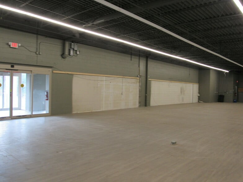 More Photos Of 50 Southeast Ave, Tallmadge Freestanding For Sale