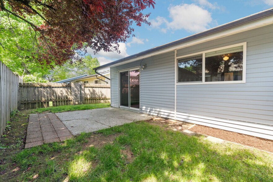 More Photos Of 110-162 NW 15th St, Gresham Apartments For Sale