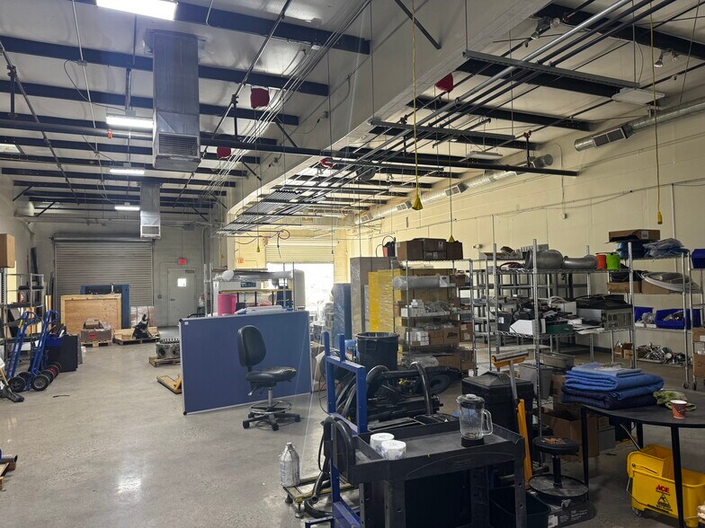 More Photos Of 7620 N Hartman Ln, Tucson Research And Development For Lease