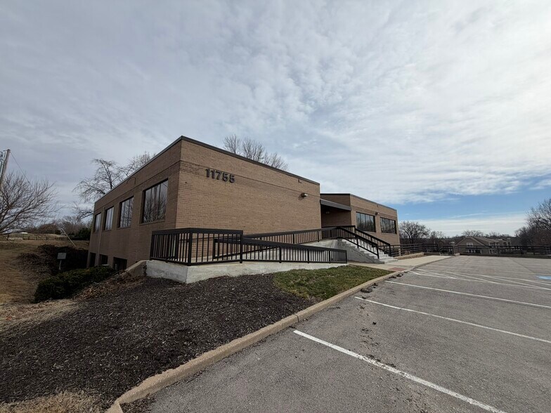 More Photos Of 11755 W 112th St, Overland Park Medical For Lease