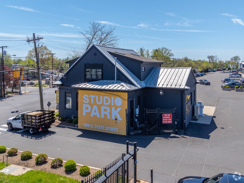 More Photos Of 1800 E State St, Hamilton Showroom For Lease