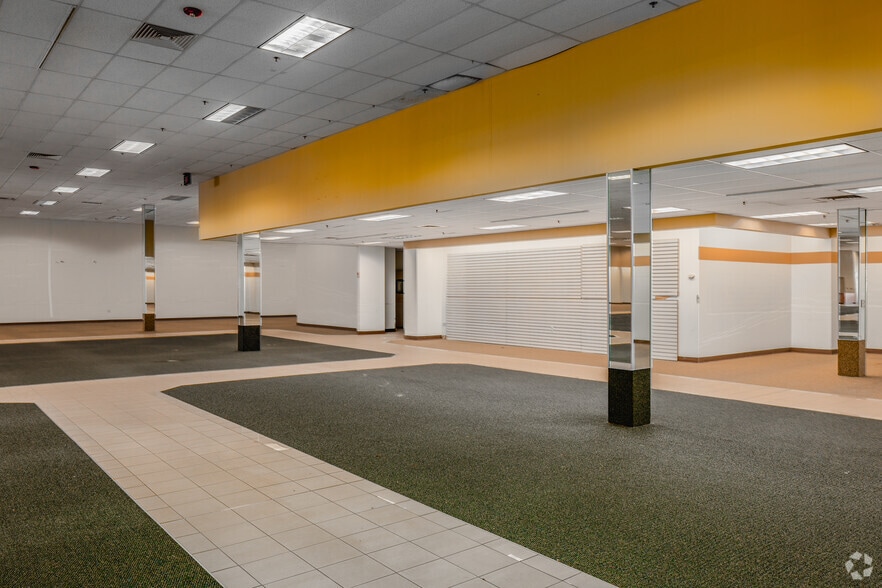 More Photos Of 3391 State Route 27, Franklin Park Storefront For Lease