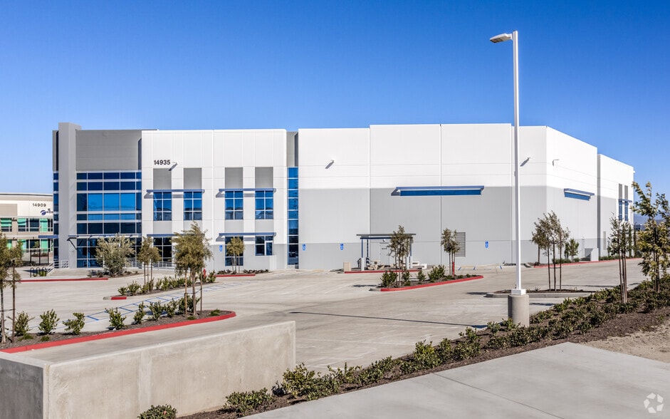 More Photos Of 14935 Limonite Ave, Eastvale Unknown For Lease