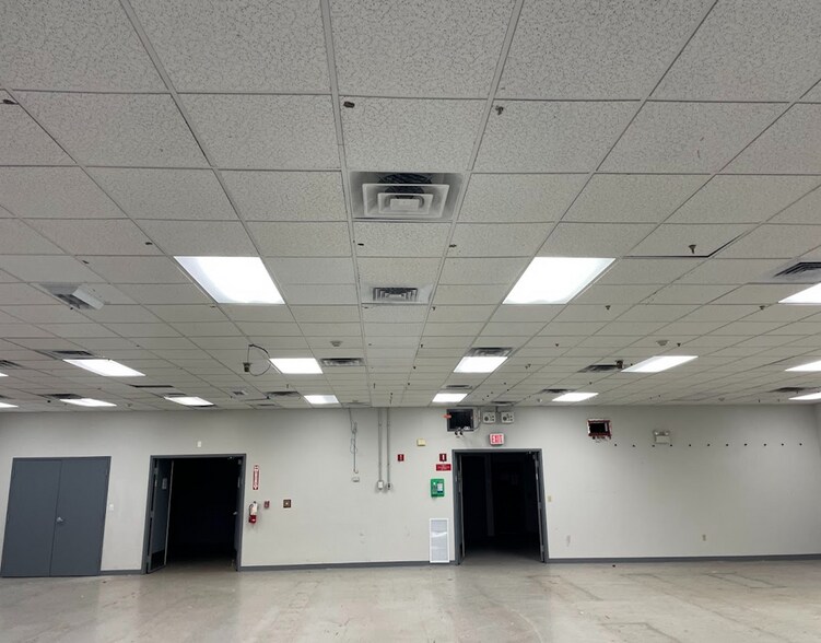 More Photos Of 12 Blanchard Rd, Burlington Telecom Hotel Data Hosting For Lease