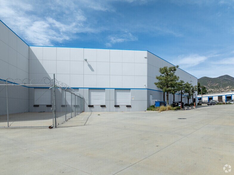 More Photos Of 15624 Roxford St, Sylmar Warehouse For Lease