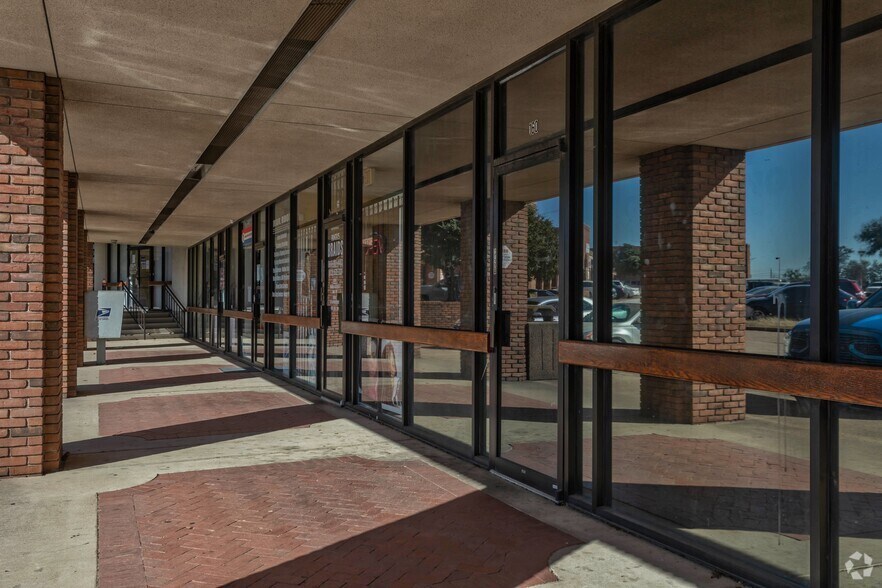 More Photos Of 4041 W Wheatland Rd, Dallas Unknown For Lease