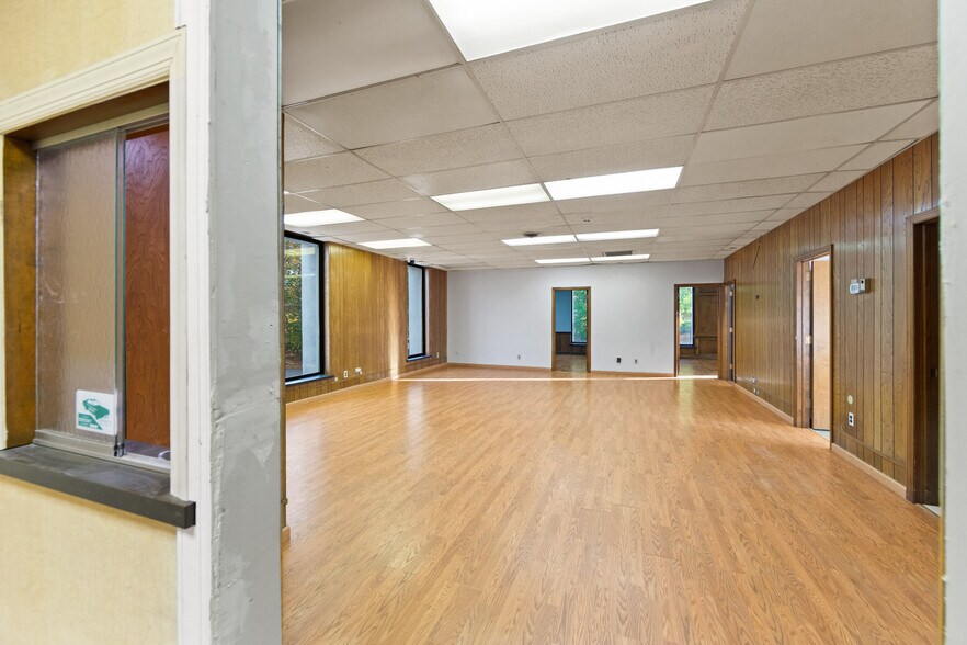 More Photos Of 201 Lower Notch Rd, Little Falls Medical For Lease