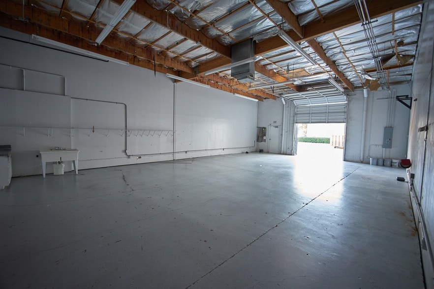 More Photos Of 8422-8428 Sterling St, Irving Unknown For Lease