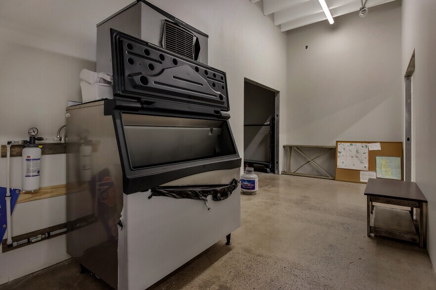 More Photos Of 1124 Hammond Ave, Rice Lake Freestanding For Sale