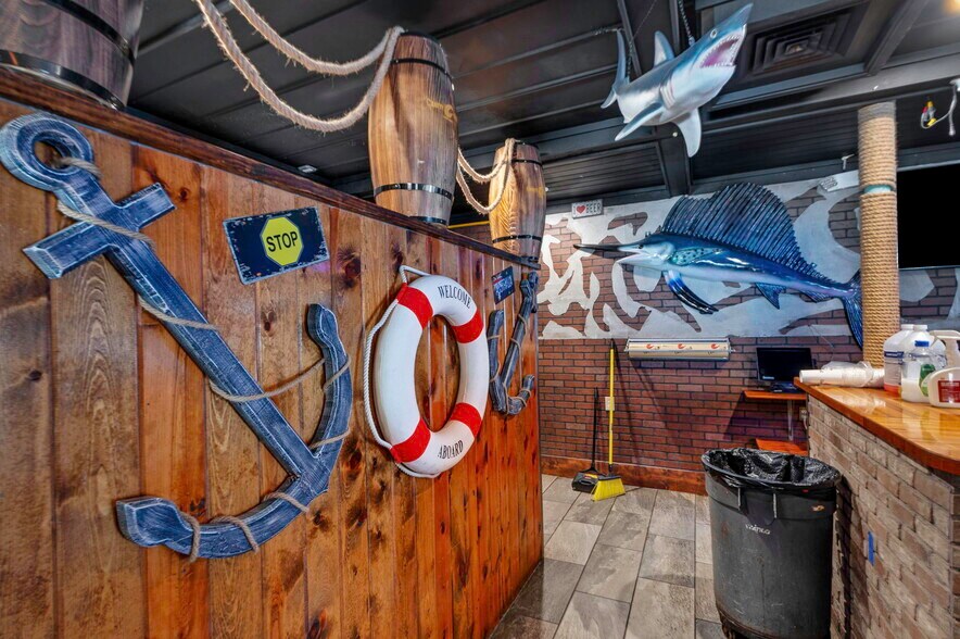 More Photos Of 2901 Tyrone Blvd, Saint Petersburg Restaurant For Sale