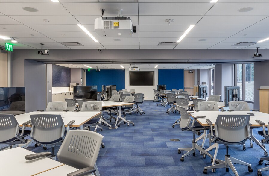 More Photos Of 725 S Figueroa St, Los Angeles Office For Lease