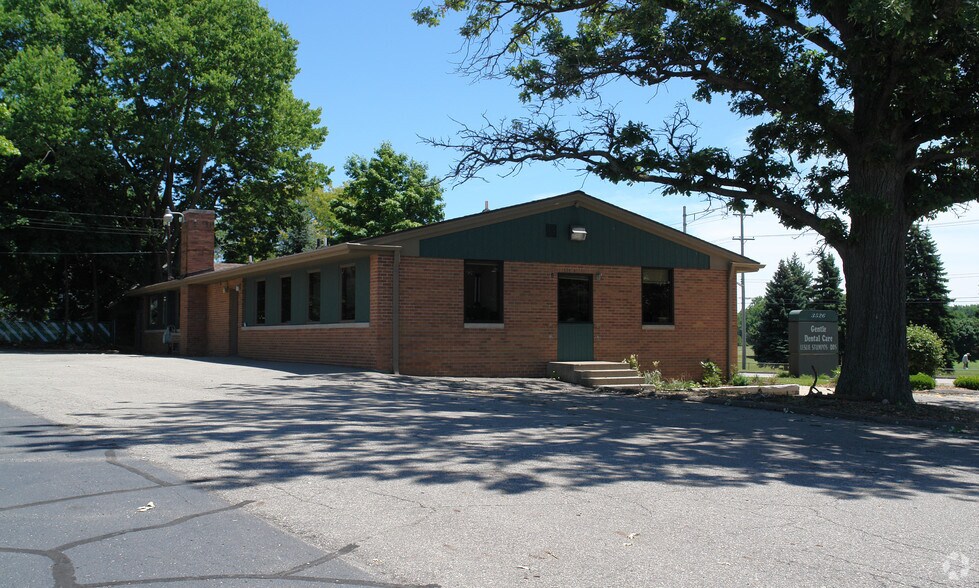 More Photos Of 3526 W Saginaw St, Lansing Medical For Sale