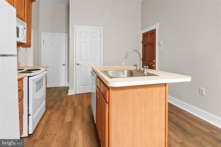 More Photos Of 2112 Fleet St, Baltimore Bar For Sale