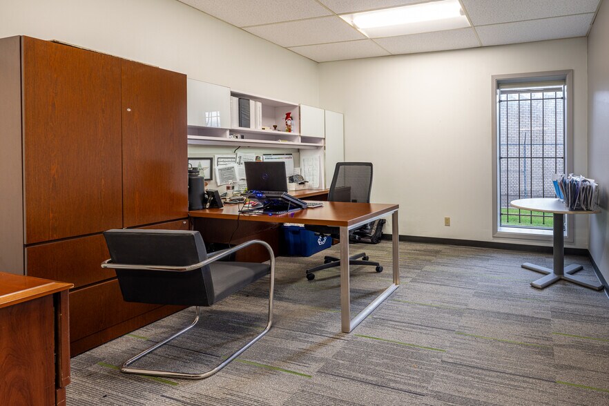 More Photos Of 8020 Westglen Dr, Houston Office For Lease