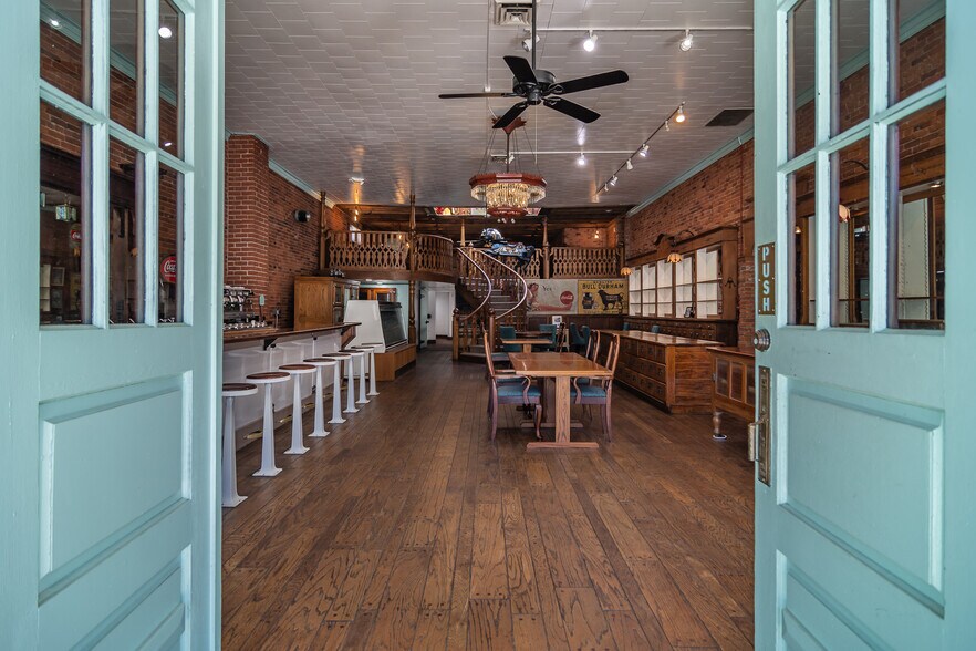 More Photos Of 115 NE Locust St, Oakland Restaurant For Sale