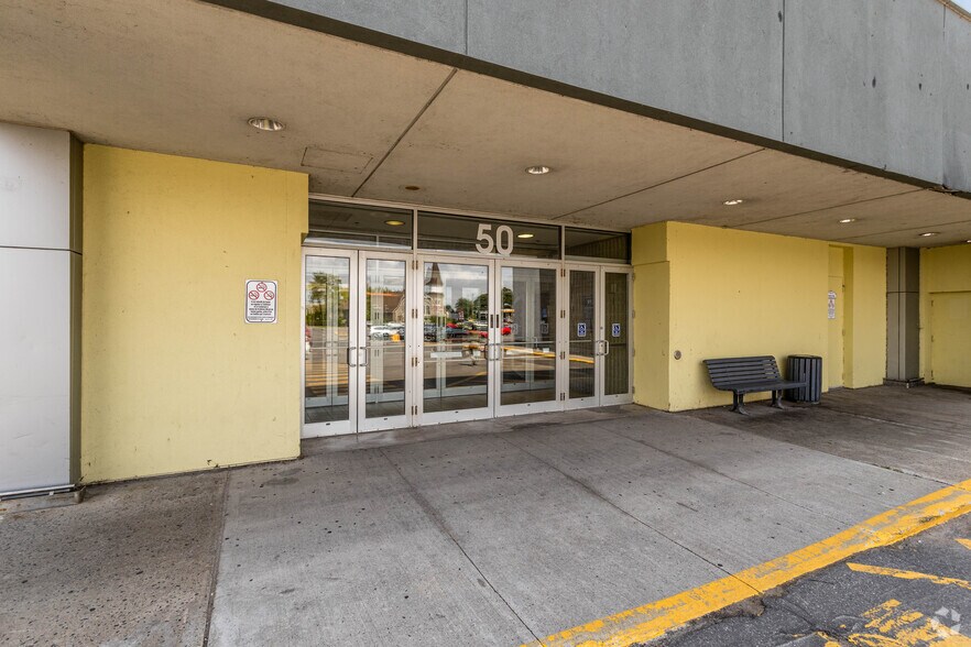 More Photos Of 50 Rue Dufferin, Salaberry-de-valleyfield General Retail For Sale