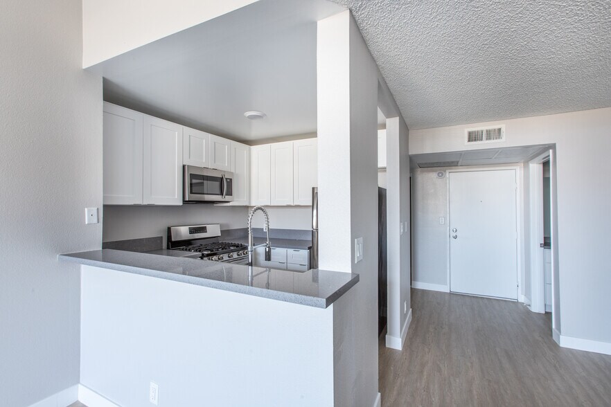 More Photos Of 130 S Alexandria Ave, Los Angeles Apartments For Sale