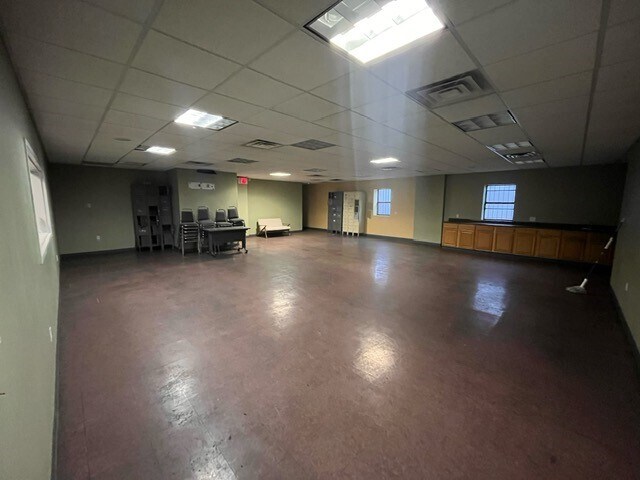 More Photos Of 1157 E 156th St, Bronx Warehouse For Lease