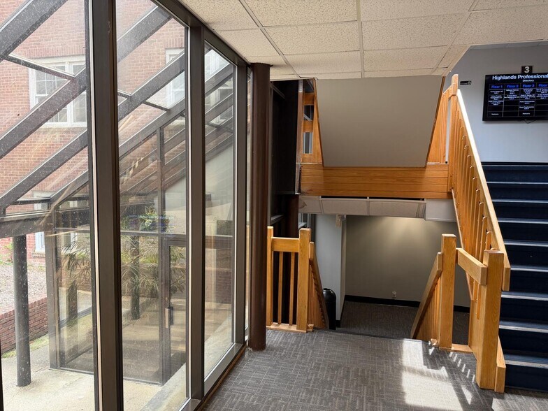 More Photos Of 2 Stowe Rd, Peekskill Medical For Lease