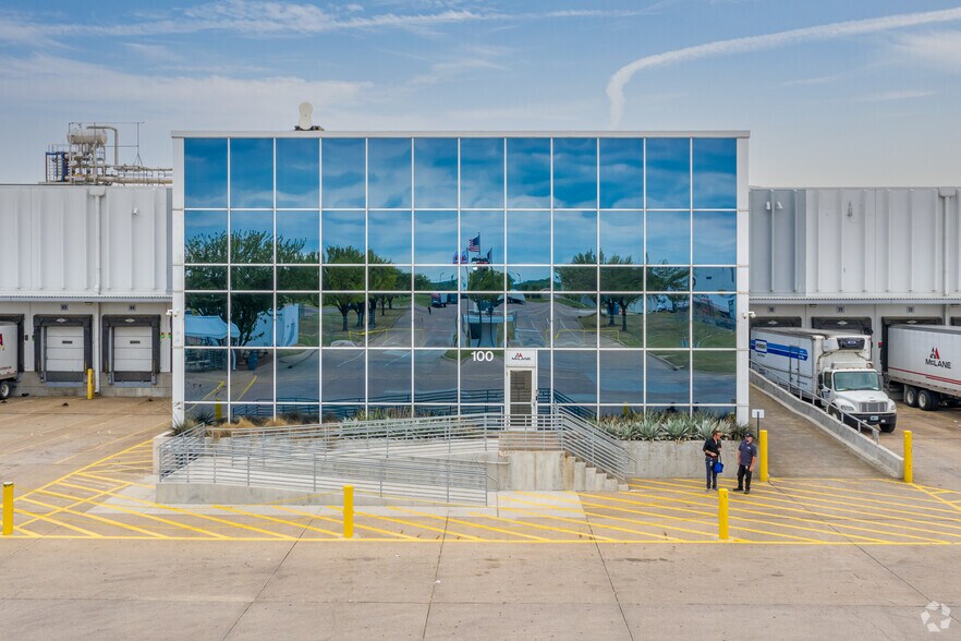 More Photos Of 7550 Oak Grove Rd, Fort Worth Distribution For Lease