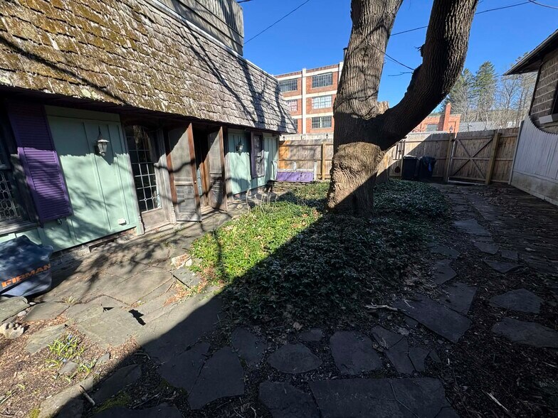 More Photos Of 127 Main St, Cooperstown Storefront For Sale