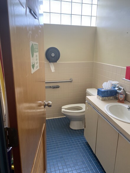 More Photos Of 566 Nye Ave, Irvington Medical For Sale