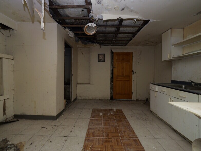 More Photos Of 170 Chambers St, Newburgh Apartments For Sale