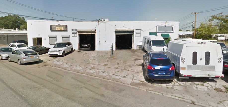 Primary Photo Of 212 Bangor St, Lindenhurst Industrial For Sale