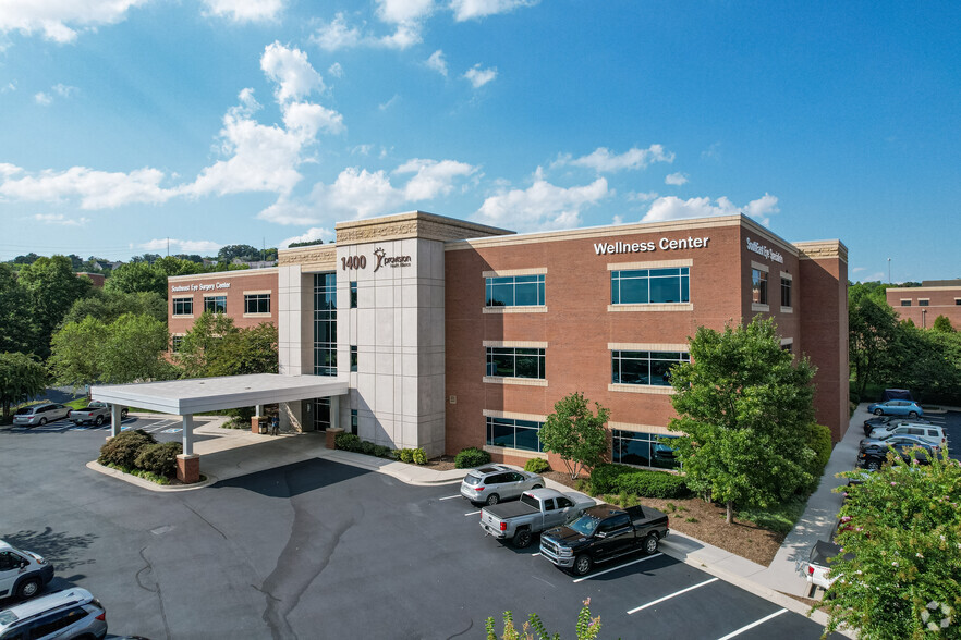 Primary Photo Of 1400 Dowell Springs Blvd, Knoxville Medical For Lease