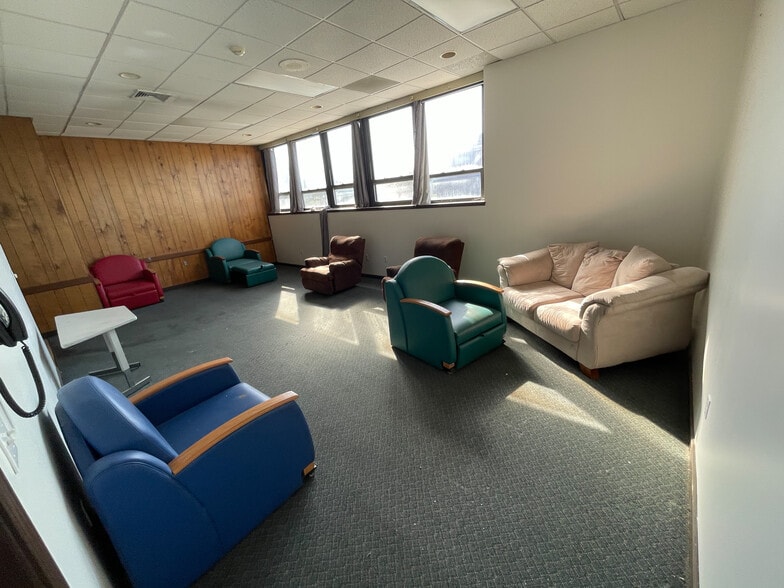 More Photos Of 7419 Washington Ave, Pittsburgh Office For Sale