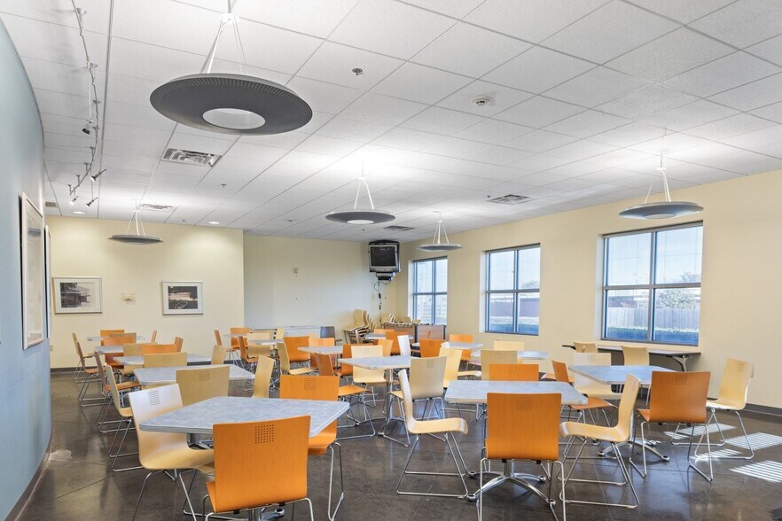 More Photos Of 8400 Silver Crossing, Oklahoma City Office For Sale
