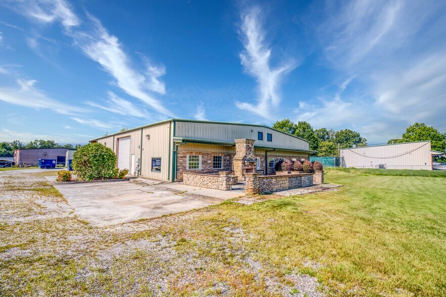 More Photos Of 1585 Access Rd, Covington Flex For Lease