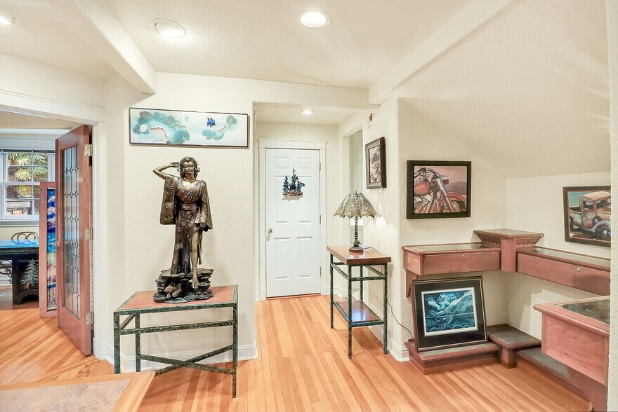 More Photos Of 42837 McKenzie Hwy, Leaburg Freestanding For Sale