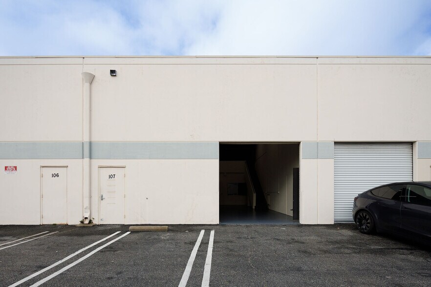More Photos Of 4050 Spencer St, Torrance Warehouse For Lease