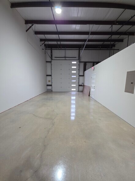 More Photos Of 1304 Leander Dr, Leander Warehouse For Lease