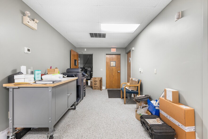 More Photos Of 115 Leonard Dr, Groton Service For Lease