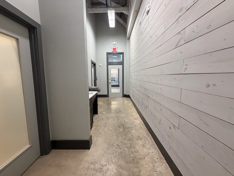 More Photos Of 213-215 W Ennis Ave, Ennis Restaurant For Lease