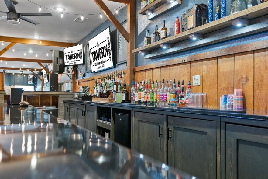 More Photos Of 322 N Pennsylvania Ave, Lawson Bar For Sale