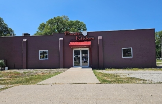 More Photos Of 201 W Trapp St, Herington Restaurant For Sale