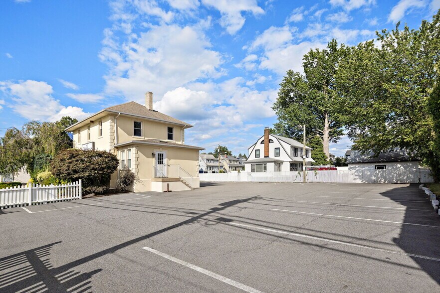More Photos Of 197 S Washington Ave, Bergenfield Medical For Sale
