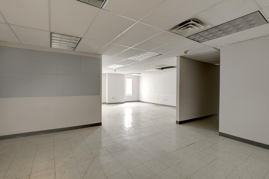 More Photos Of 2414 W Schneidman Dr, Quincy Industrial For Lease