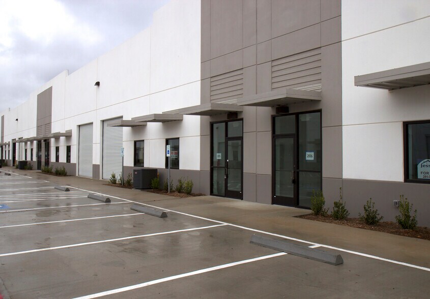 More Photos Of 12425 W Airport Blvd, Sugar Land Light Distribution For Lease